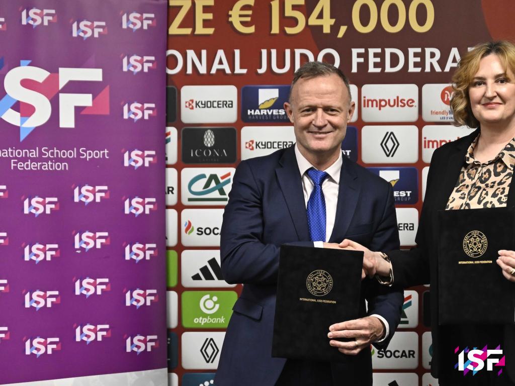 ISF President shakes hands with IJF Secretary General after signing MOU