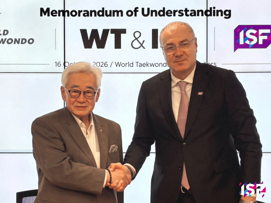 ISF World Taekwondo president shake hands