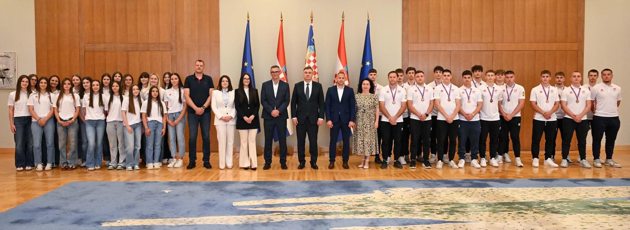 712786407_1388550289975730_6254486945997760671_n copy.jpg isf handball champion croatia president school federation