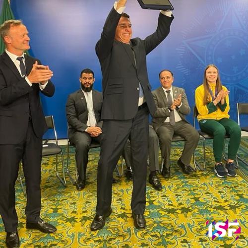WhatsApp image 07/07/2022 at 13.37.28.jpeg The ISF presents the award to Brazilian President Bolsonaro