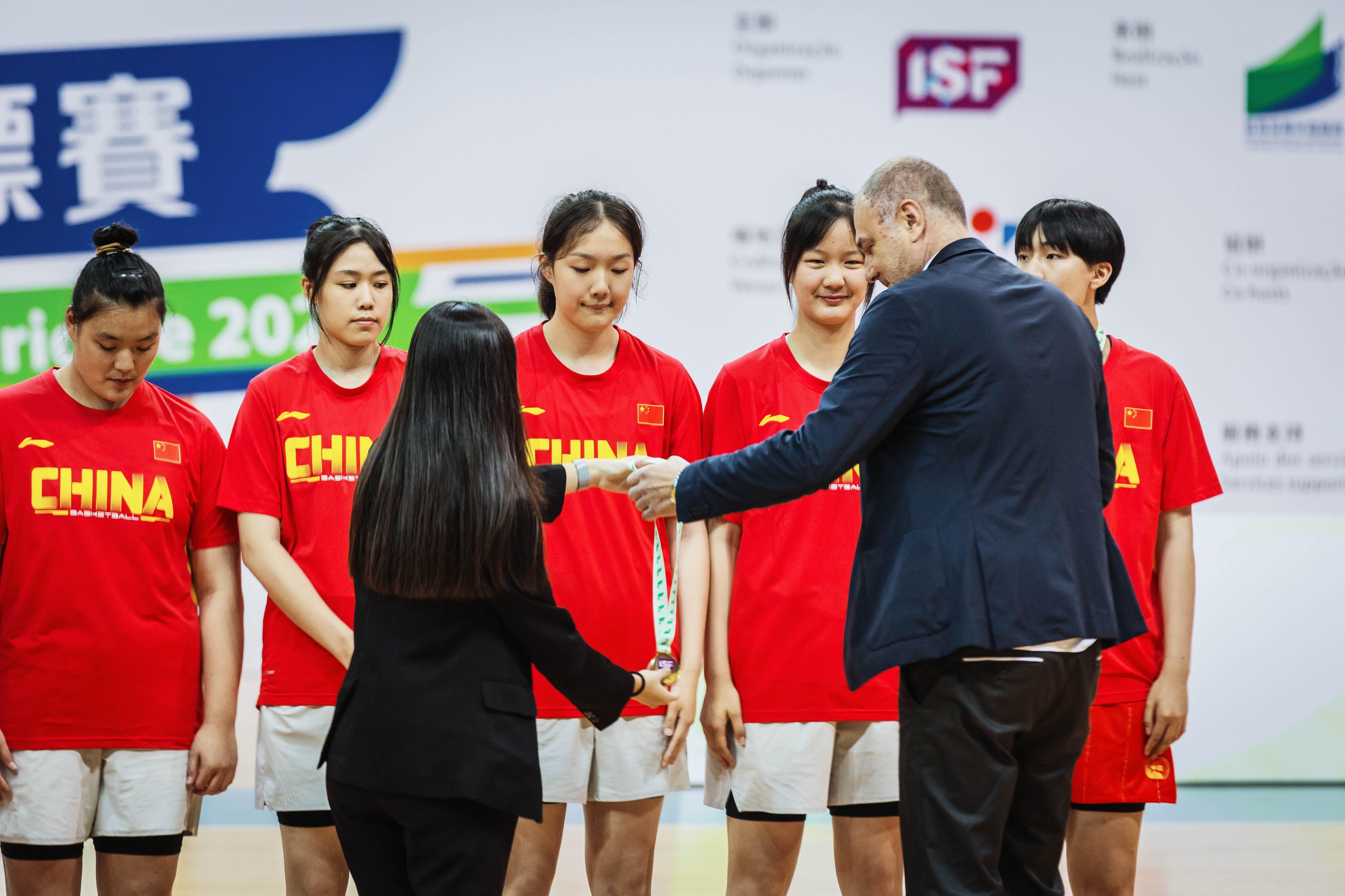 isf wsc basketball closing awarding Zeljko Tanaskovic