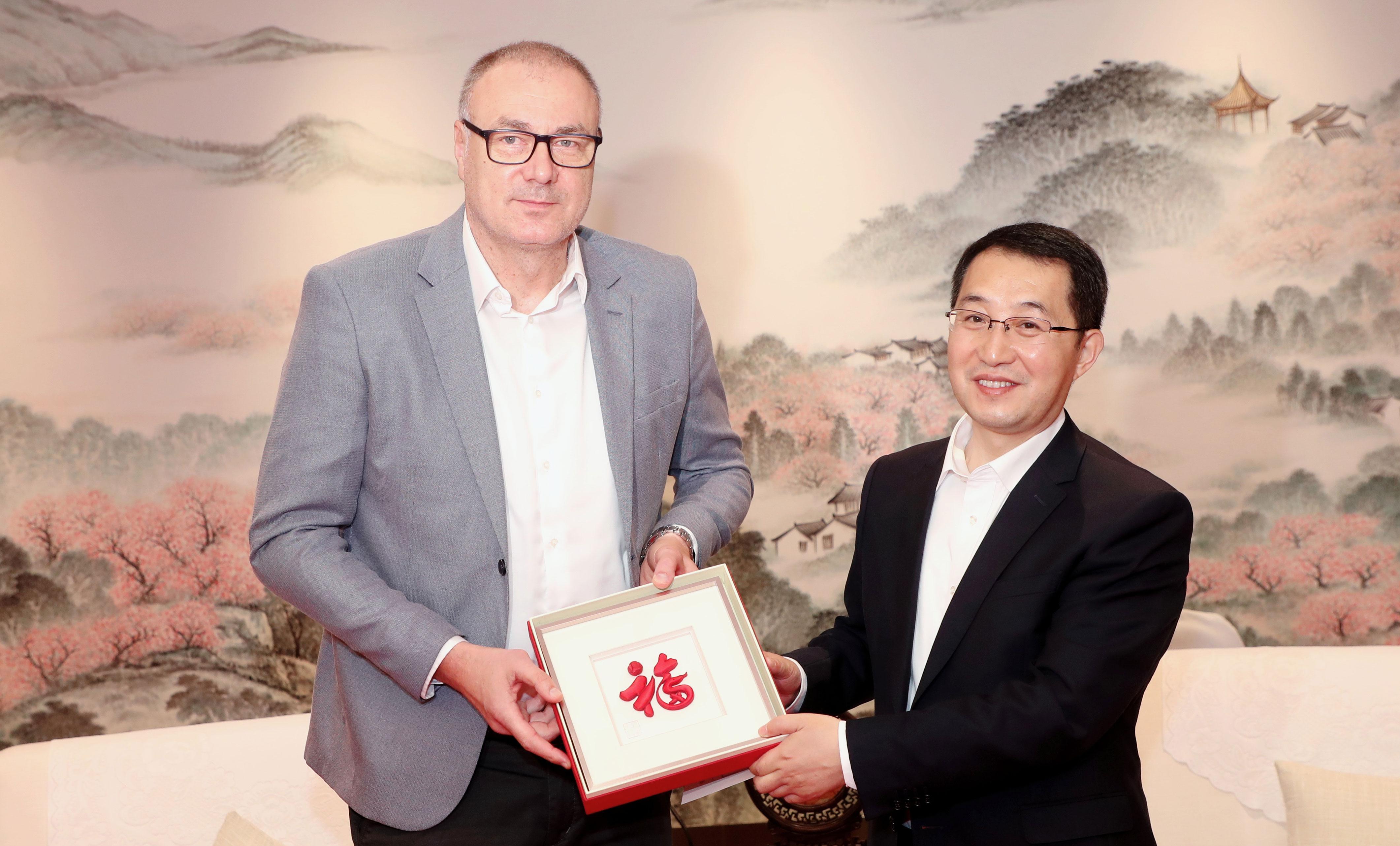 2506 Football Inspection Suzhou President