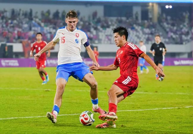 China 1 securing a 4–1 victory to Czechia 2